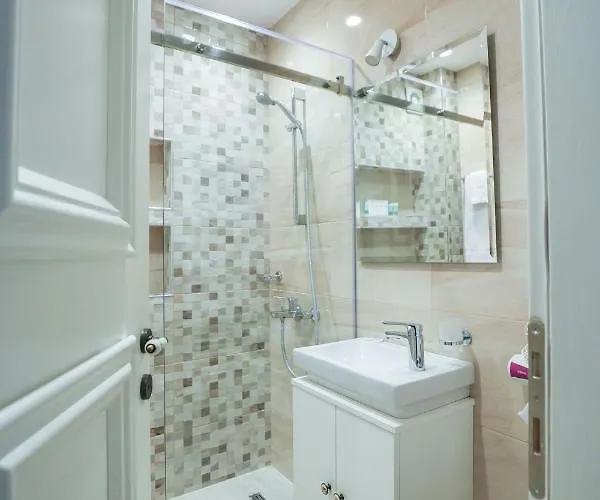 Otel Bujtina Oxhaku 4*